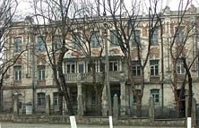 Columna, 169 (colţ str. M. Viteazu); Faţada principală